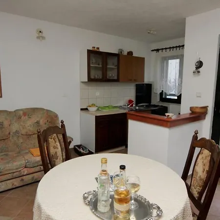 Robinson Jakovana Casa de Férias Gdinj
